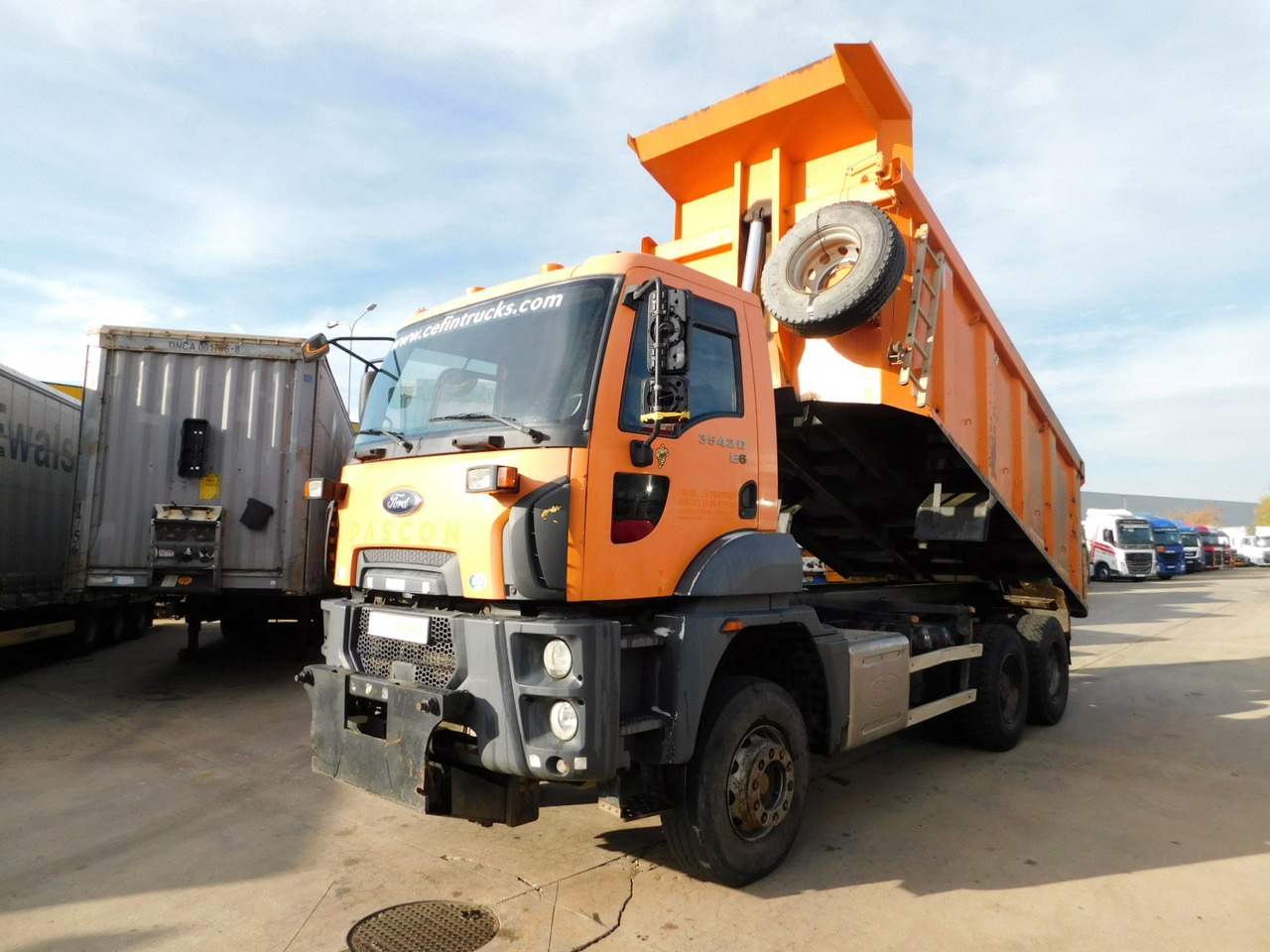 Ford 3542d 6x4 dcab e6 16s2230 - شاحنة قلاب: صورة 1 Ford 3542d 6x4 dcab e6 16s2230 - شاحنة قلاب: صورة 1