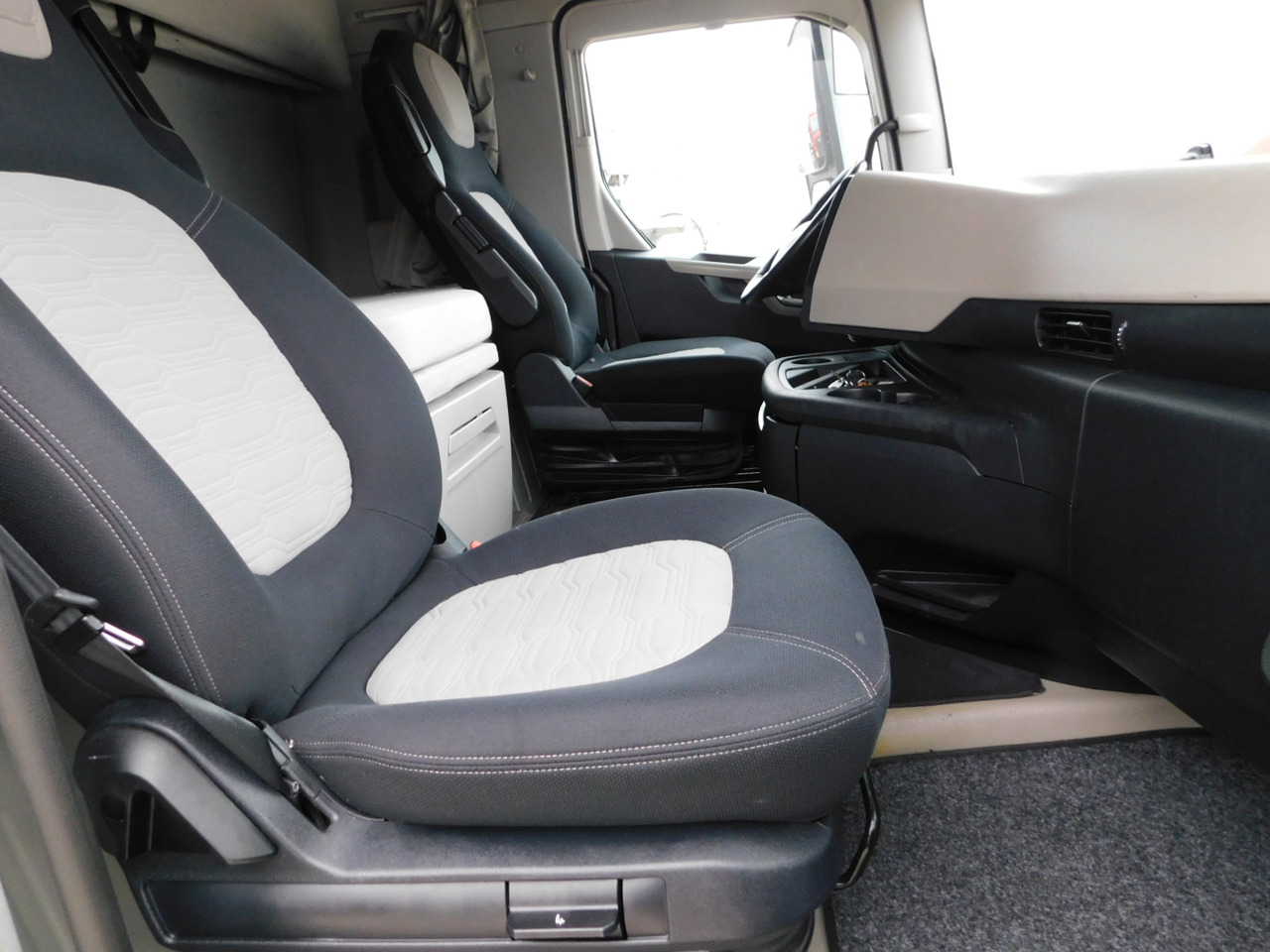 Ford F max 4x2 scab e6 12s2620 - وحدة جر: صورة 5 Ford F max 4x2 scab e6 12s2620 - وحدة جر: صورة 5