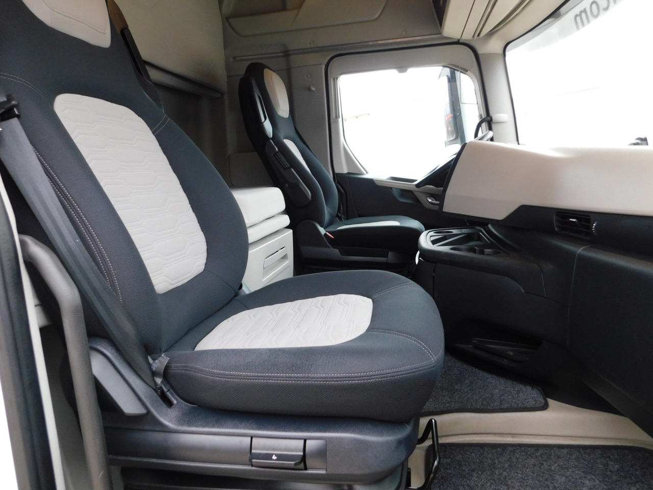 Ford F max 4x2 scab e6 12s2620 - وحدة جر: صورة 5 Ford F max 4x2 scab e6 12s2620 - وحدة جر: صورة 5