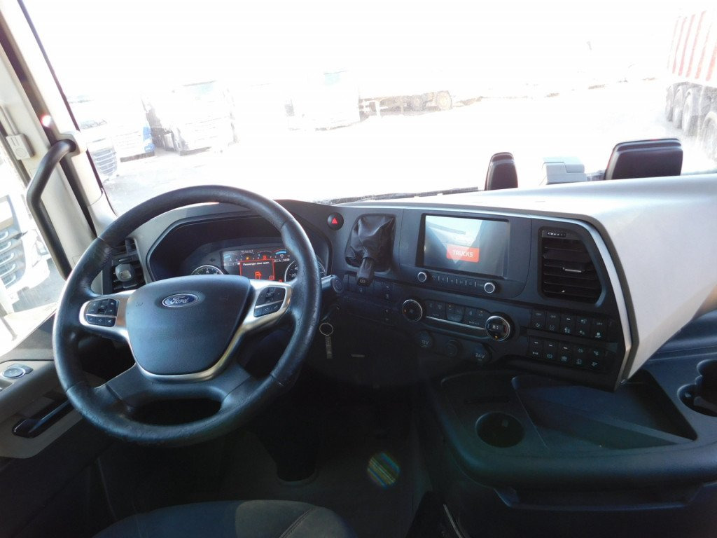 Interior photo 1: وحدة جر Ford F max 4x2 scab e6 12s2620