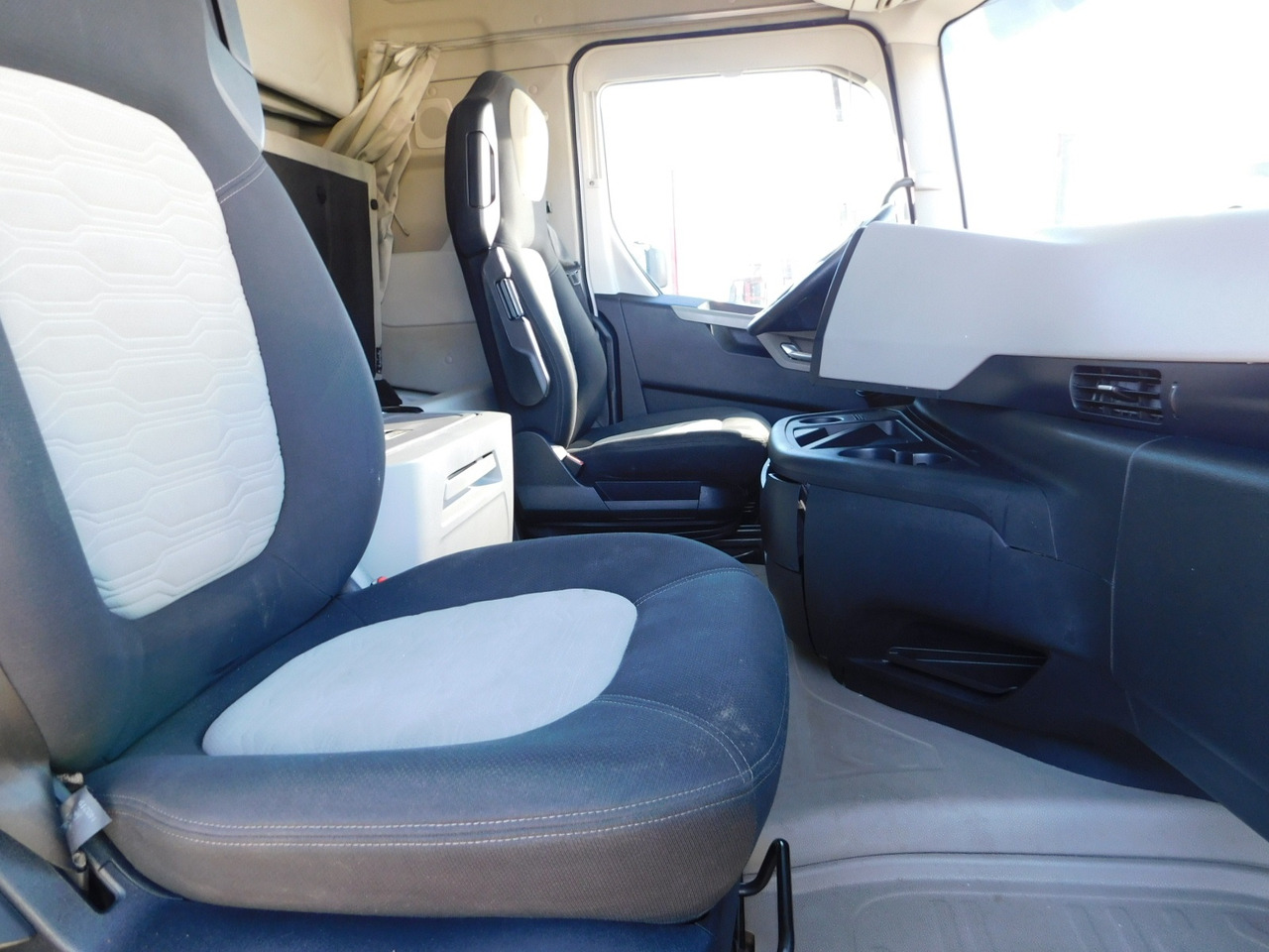 Ford F max 4x2 scab e6 12s2620 - وحدة جر: صورة 5 Ford F max 4x2 scab e6 12s2620 - وحدة جر: صورة 5