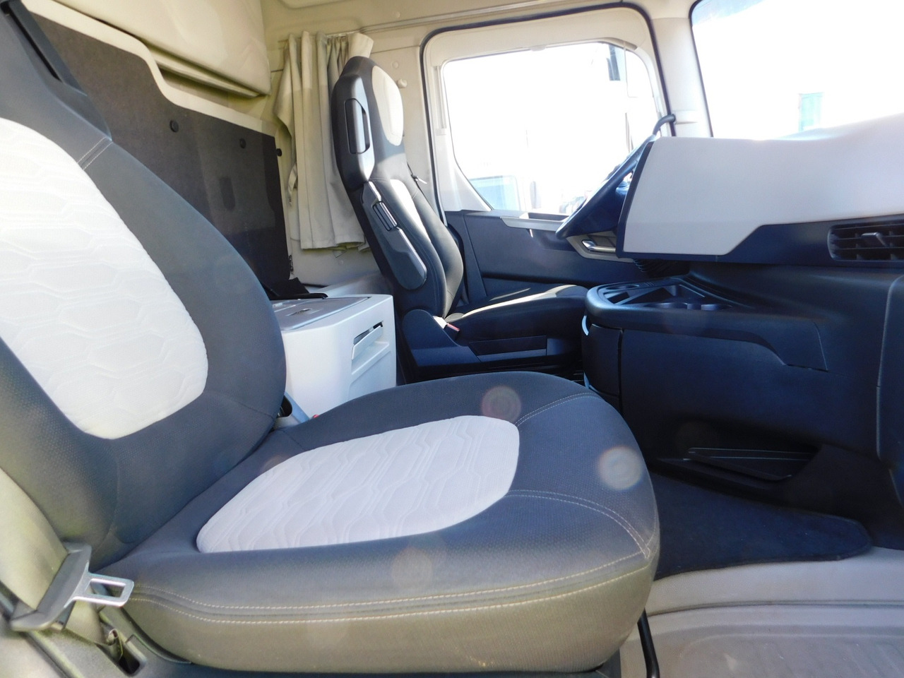 Ford F max 4x2 scab e6 12s2620 - وحدة جر: صورة 5 Ford F max 4x2 scab e6 12s2620 - وحدة جر: صورة 5