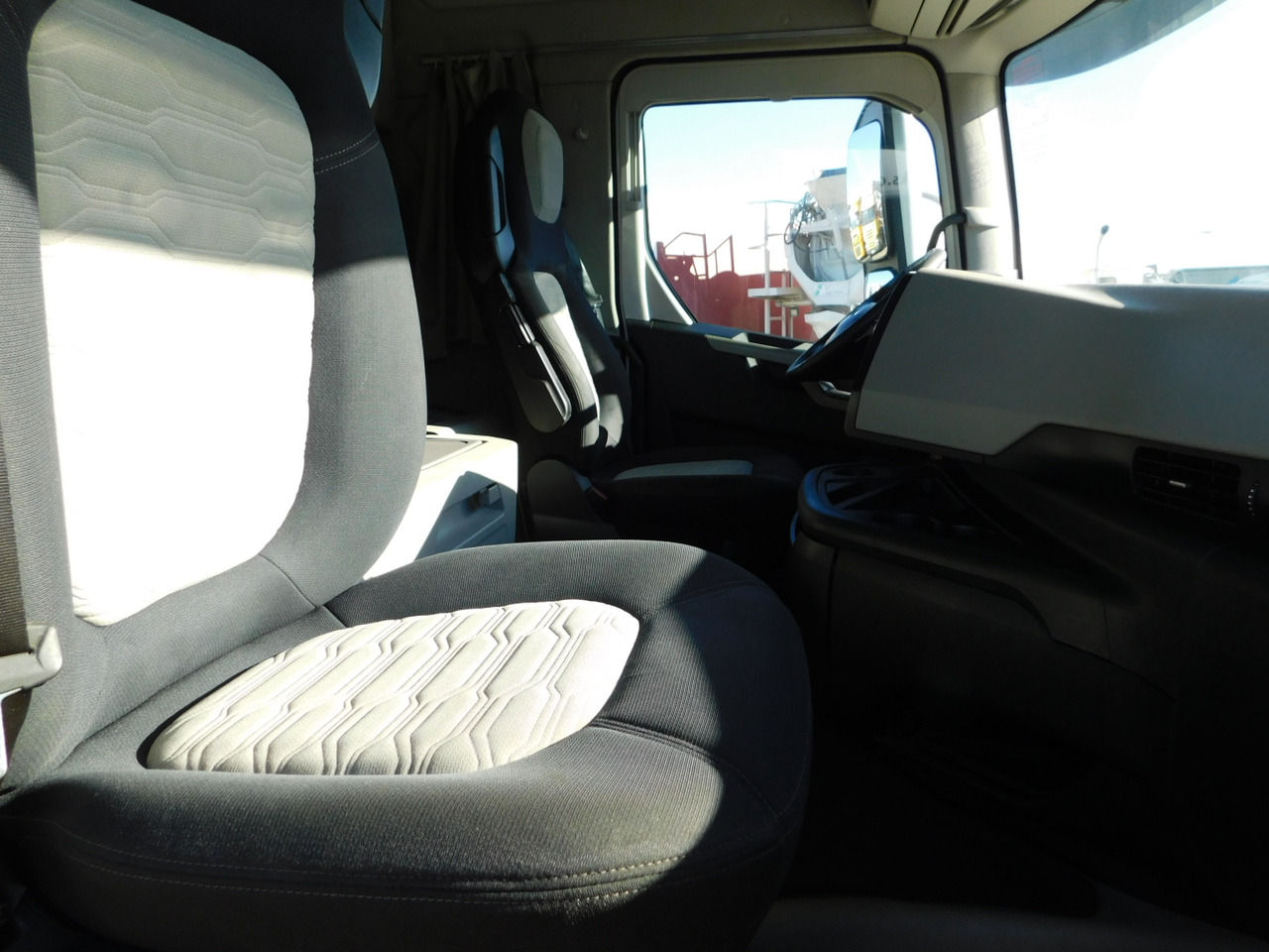Ford F max 4x2 scab e6 12s2620 - وحدة جر: صورة 5 Ford F max 4x2 scab e6 12s2620 - وحدة جر: صورة 5
