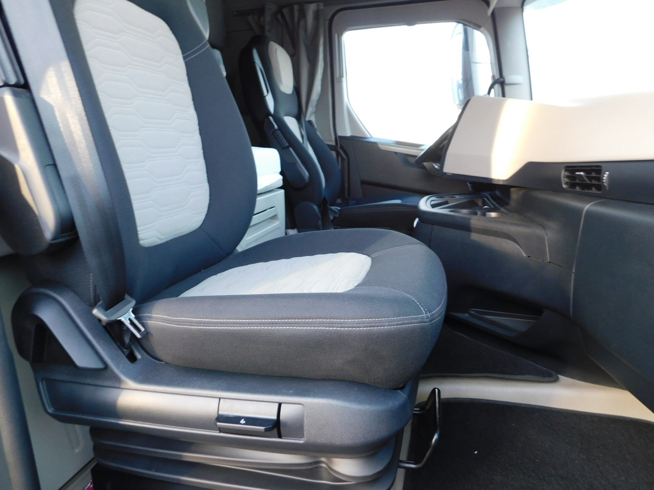 Ford F max 4x2 scab e6 12tx2620 - وحدة جر: صورة 5 Ford F max 4x2 scab e6 12tx2620 - وحدة جر: صورة 5