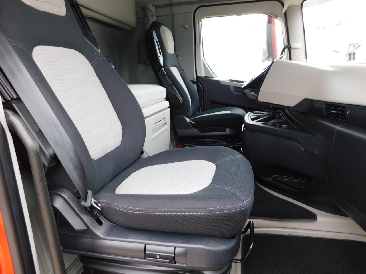 Ford F max 4x2 scab e6 12tx2620 - وحدة جر: صورة 5 Ford F max 4x2 scab e6 12tx2620 - وحدة جر: صورة 5