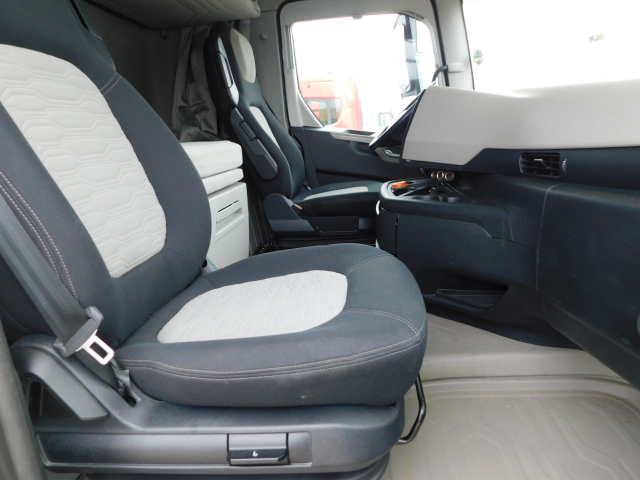 Ford F max ll 4x2 scab e6 12tx2620 - وحدة جر: صورة 5 Ford F max ll 4x2 scab e6 12tx2620 - وحدة جر: صورة 5