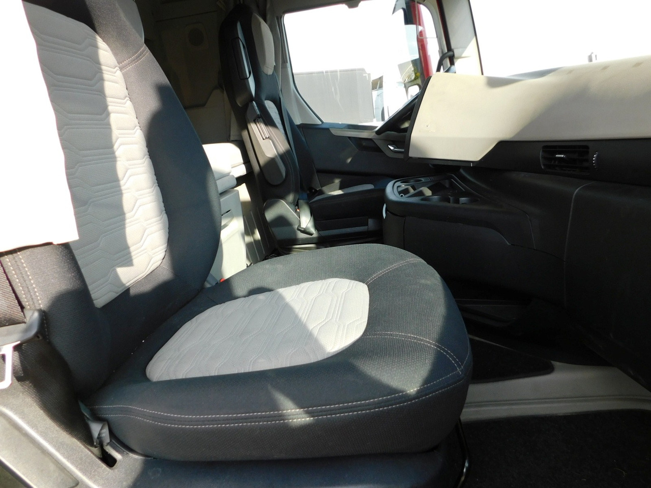 Ford F max ll 4x2 scab e6 12tx2620 - وحدة جر: صورة 5 Ford F max ll 4x2 scab e6 12tx2620 - وحدة جر: صورة 5