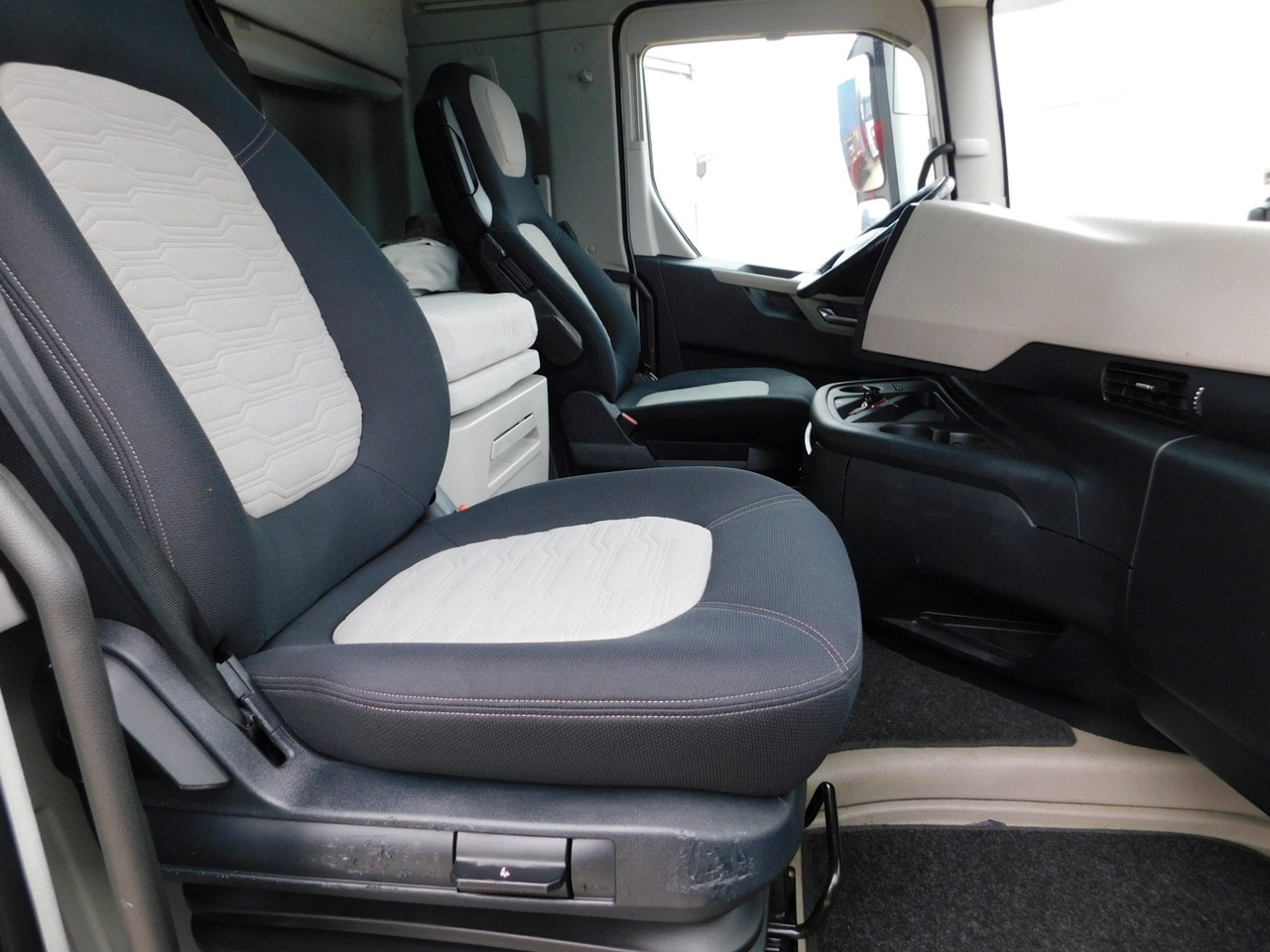 Ford F max ll 4x2 scab e6 12tx2620 - وحدة جر: صورة 5 Ford F max ll 4x2 scab e6 12tx2620 - وحدة جر: صورة 5