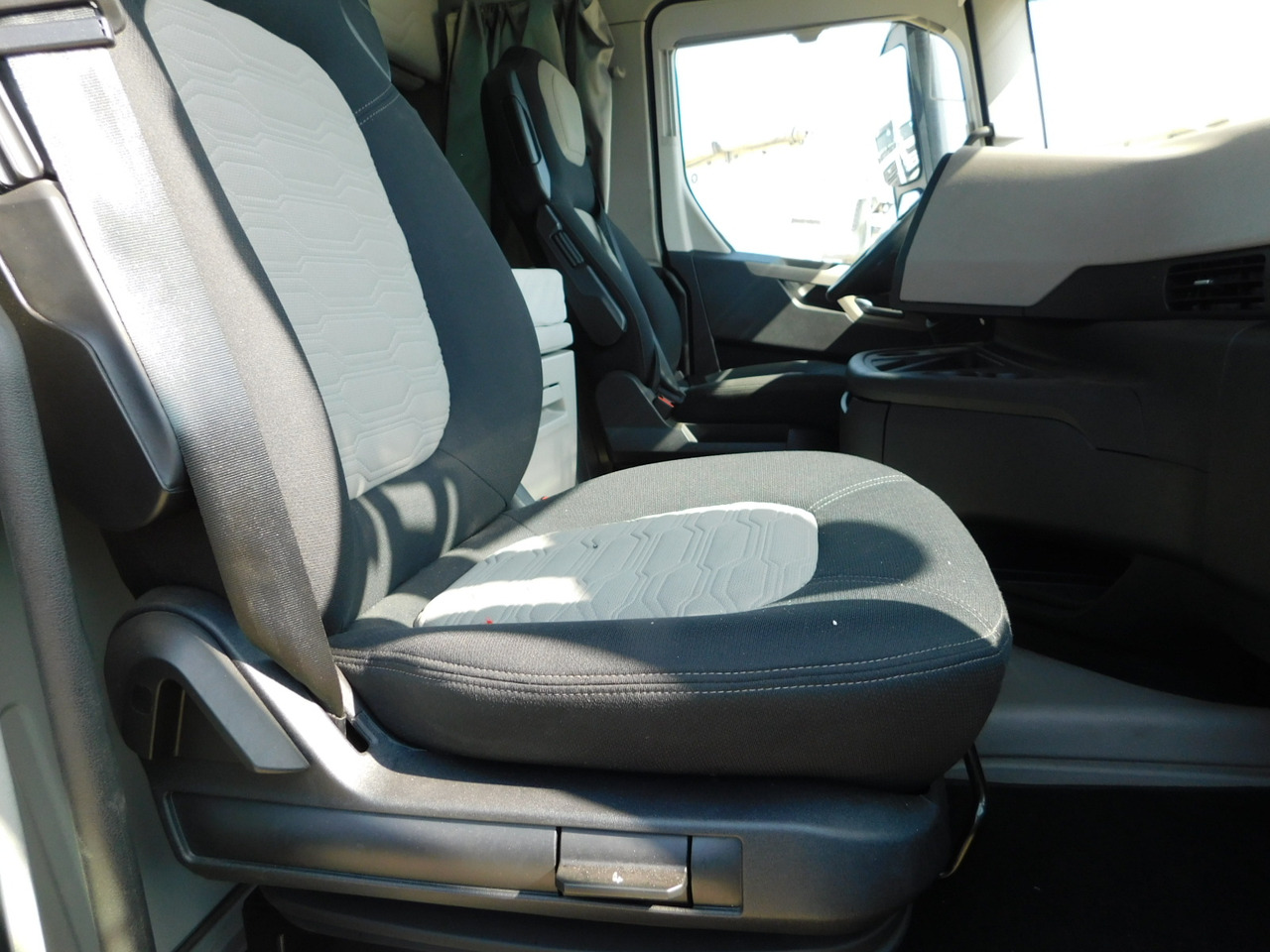 Ford F max ll 4x2 scab e6 eco 16spdamt ecotorq - وحدة جر: صورة 5 Ford F max ll 4x2 scab e6 eco 16spdamt ecotorq - وحدة جر: صورة 5