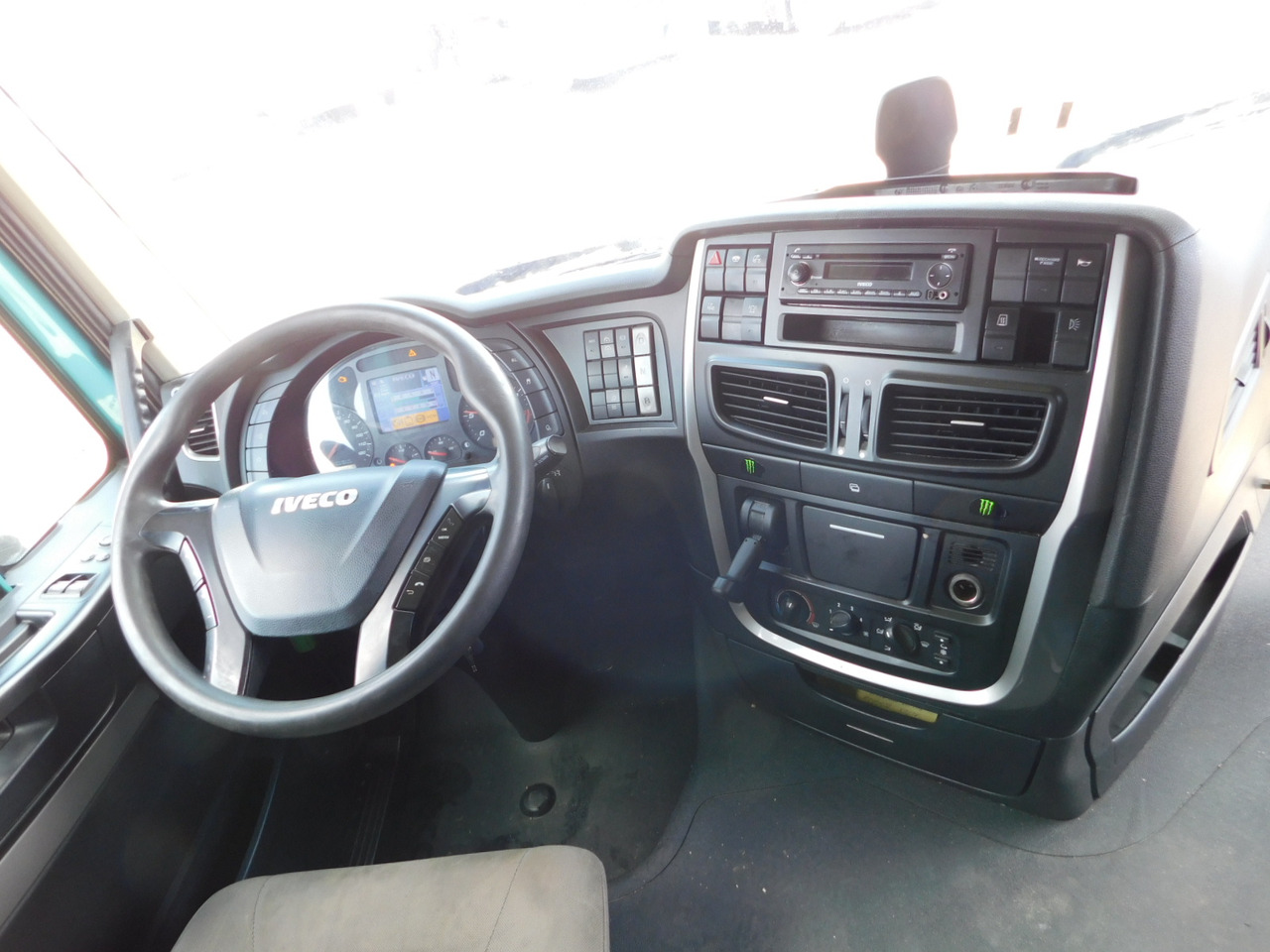 Interior photo 1: وحدة جر Iveco As440t fp lt