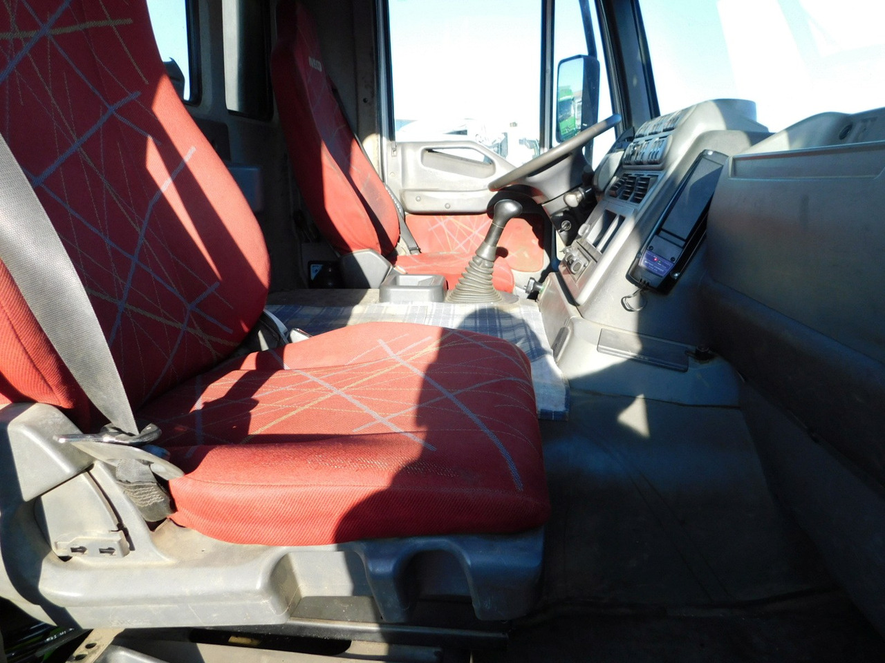 Iveco Magirus trakker - شاحنات مسطحة, شاحنة كرين: صورة 5 Iveco Magirus trakker - شاحنات مسطحة, شاحنة كرين: صورة 5