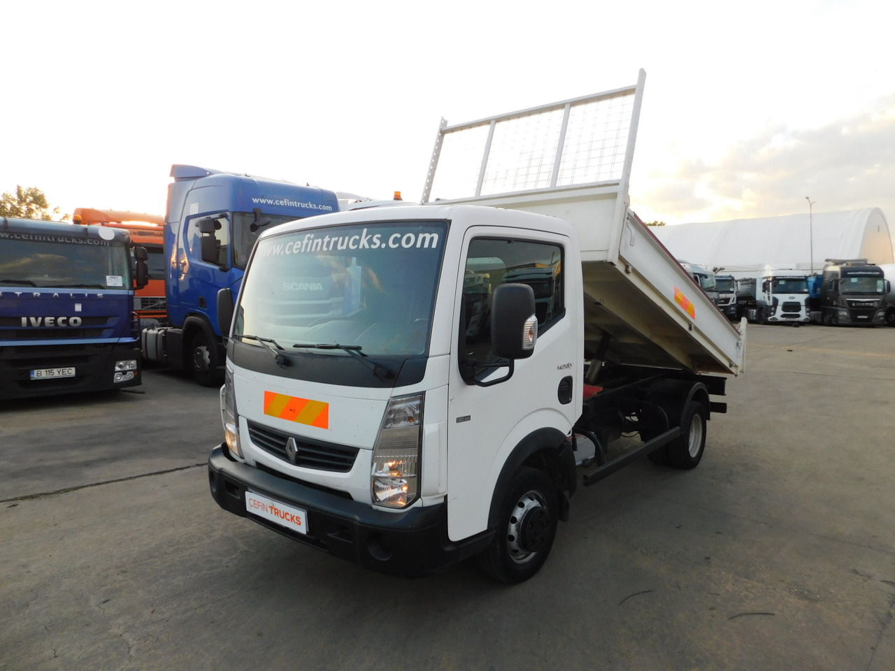 Renault Maxity - شاحنة قلاب: صورة 1 Renault Maxity - شاحنة قلاب: صورة 1