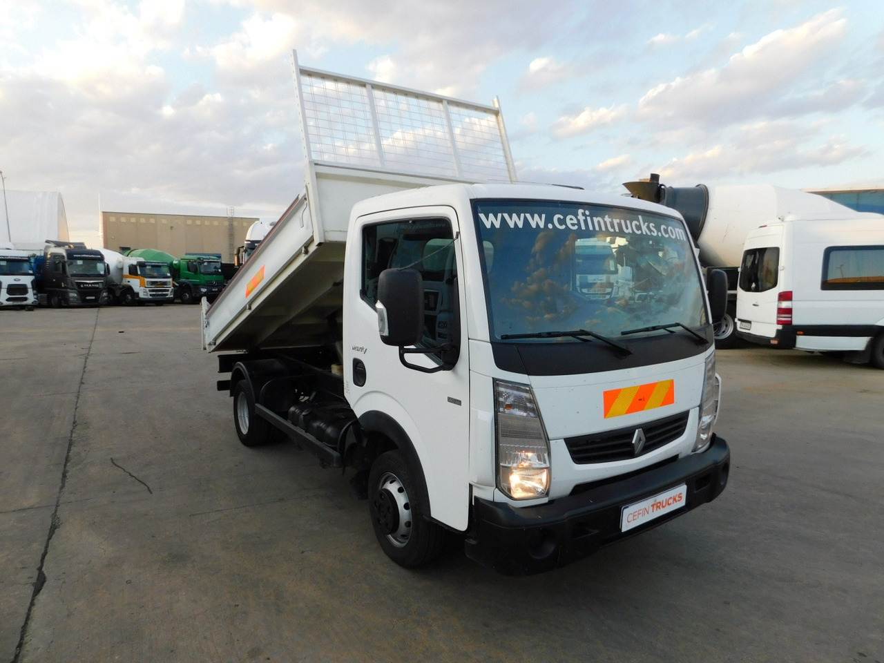 Renault Maxity - شاحنة قلاب: صورة 2 Renault Maxity - شاحنة قلاب: صورة 2