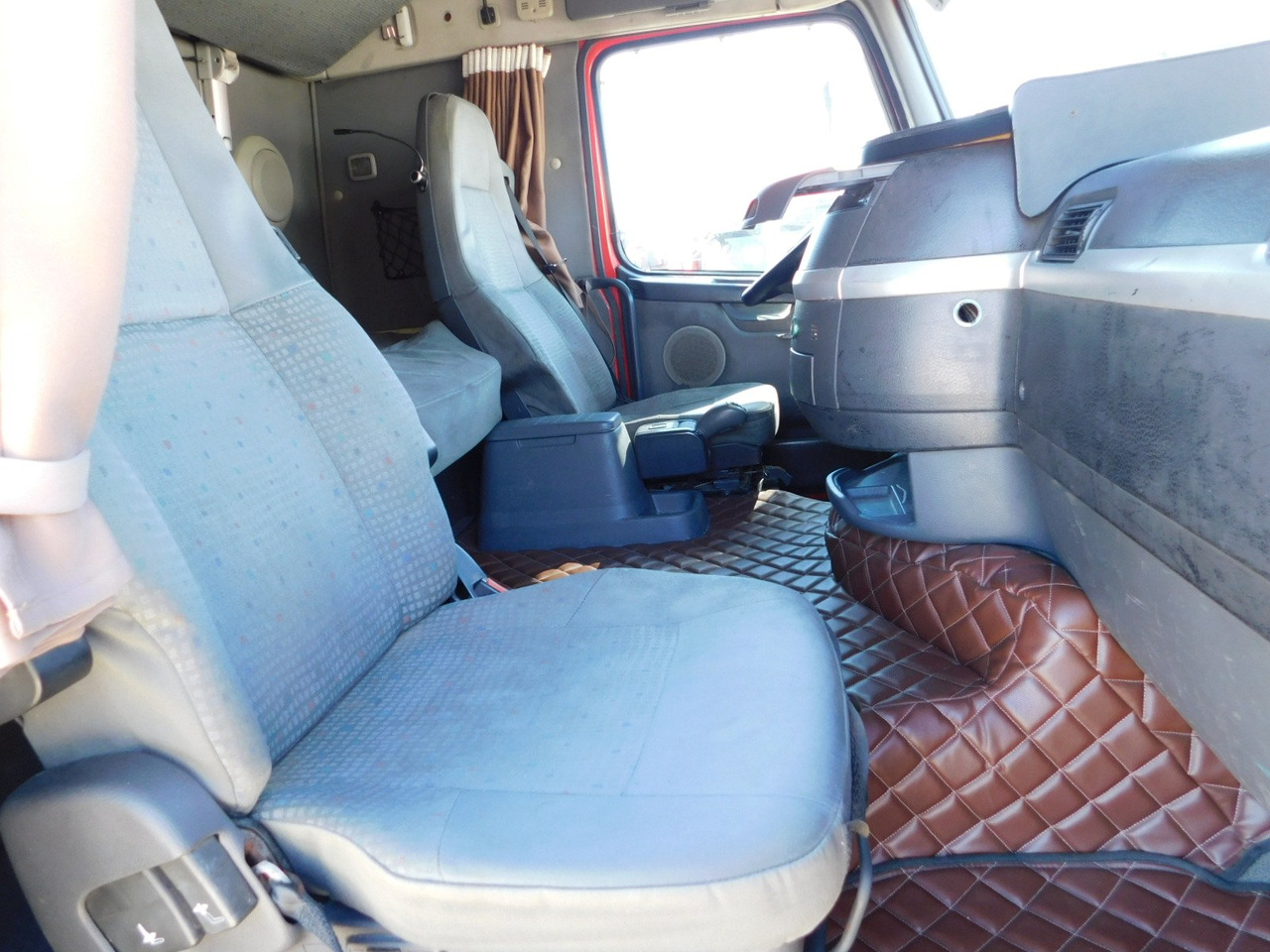 Volvo Fh 12 420 fh42 tb - وحدة جر: صورة 5 Volvo Fh 12 420 fh42 tb - وحدة جر: صورة 5