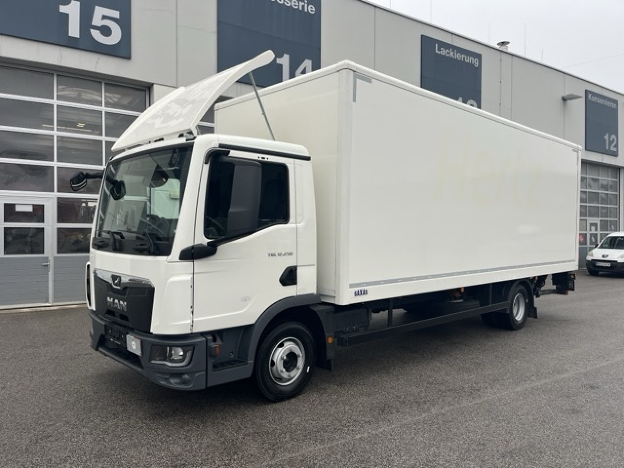MAN TGL 12.250 4x2 BL CH Euro6 Klima AHK Luftfeder ZV - شاحنة مقفلة: صورة 1 MAN TGL 12.250 4x2 BL CH Euro6 Klima AHK Luftfeder ZV - شاحنة مقفلة: صورة 1
