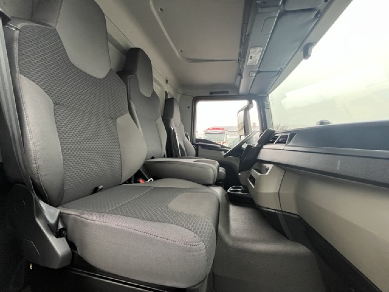 MAN TGL 12.250 4x2 BL CH Euro6 Klima AHK Luftfeder ZV - شاحنة مقفلة: صورة 3 MAN TGL 12.250 4x2 BL CH Euro6 Klima AHK Luftfeder ZV - شاحنة مقفلة: صورة 3