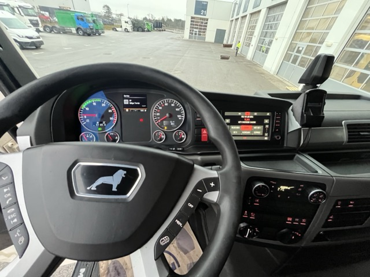 MAN TGX 18.460 4x4H BLS Euro6 Klima Luftfeder ZV - وحدة جر: صورة 4 MAN TGX 18.460 4x4H BLS Euro6 Klima Luftfeder ZV - وحدة جر: صورة 4