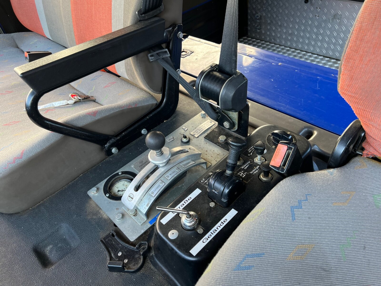 120-23 AW 4x4 Doka 120-23 AW 4x4 Doka, V8-Motor, Mannschaftswagen 16 Sitze, Seilwinde - سيارة إطفاء: صورة 3 120-23 AW 4x4 Doka 120-23 AW 4x4 Doka, V8-Motor, Mannschaftswagen 16 Sitze, Seilwinde - سيارة إطفاء: صورة 3