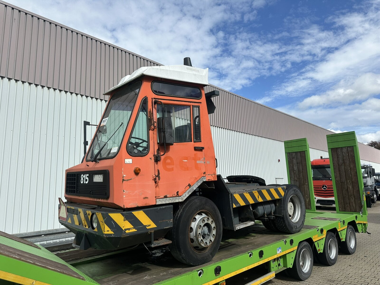 815 4x2 815 4x2 Terminal Tractor, Rangierfahrzeug - وحدة جر: صورة 1 815 4x2 815 4x2 Terminal Tractor, Rangierfahrzeug - وحدة جر: صورة 1