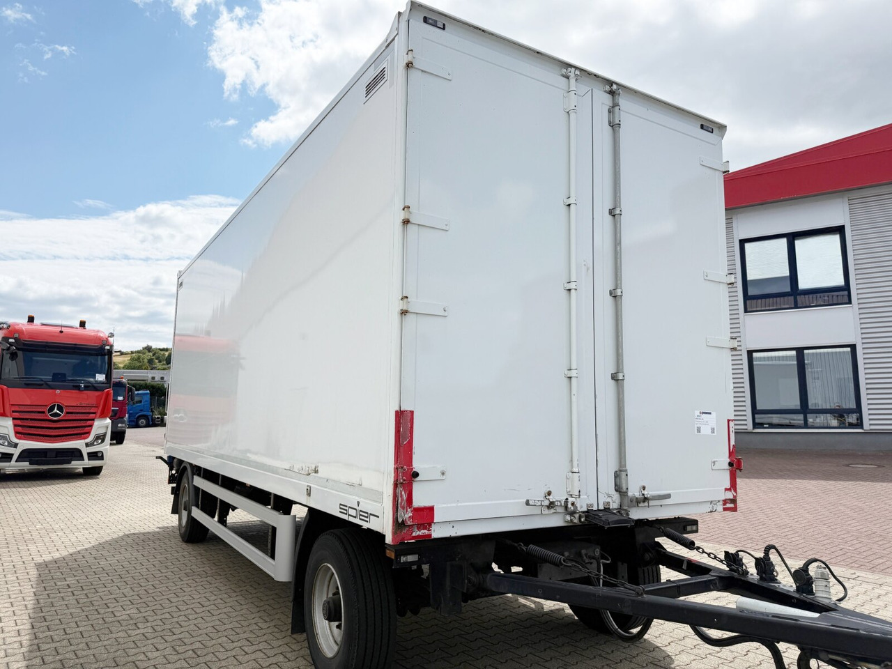 AGL 260 AGL 260 mit LBW MBB - مقطورة صندوق مغلق: صورة 4 AGL 260 AGL 260 mit LBW MBB - مقطورة صندوق مغلق: صورة 4