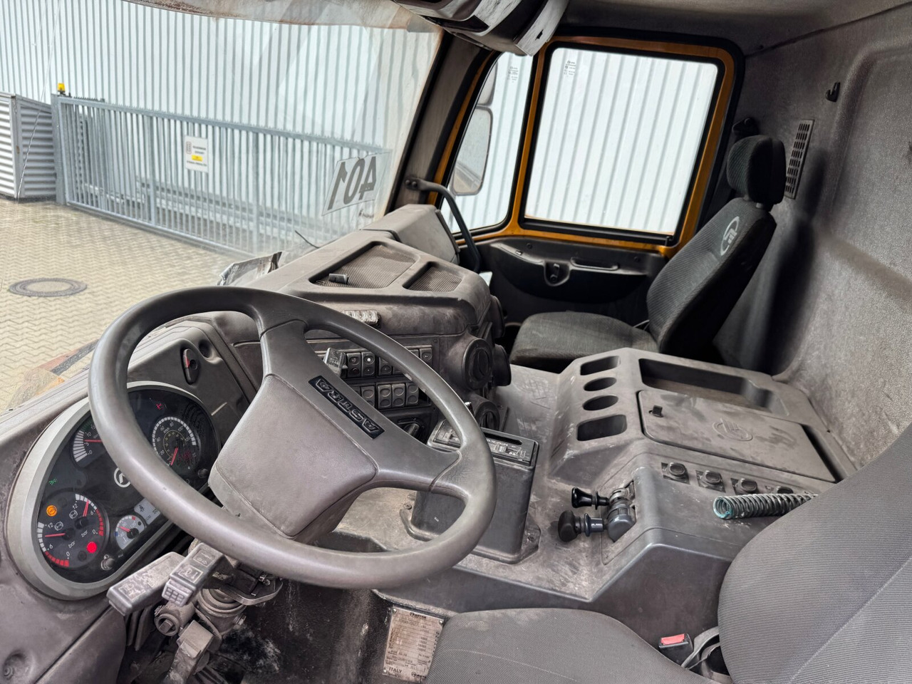 ASTRA HHD8 86.48-80 8x6 ASTRA HHD8 86.48-80 8x6 Mulde ca. 24m³ - شاحنة التعدين: صورة 3 ASTRA HHD8 86.48-80 8x6 ASTRA HHD8 86.48-80 8x6 Mulde ca. 24m³ - شاحنة التعدين: صورة 3