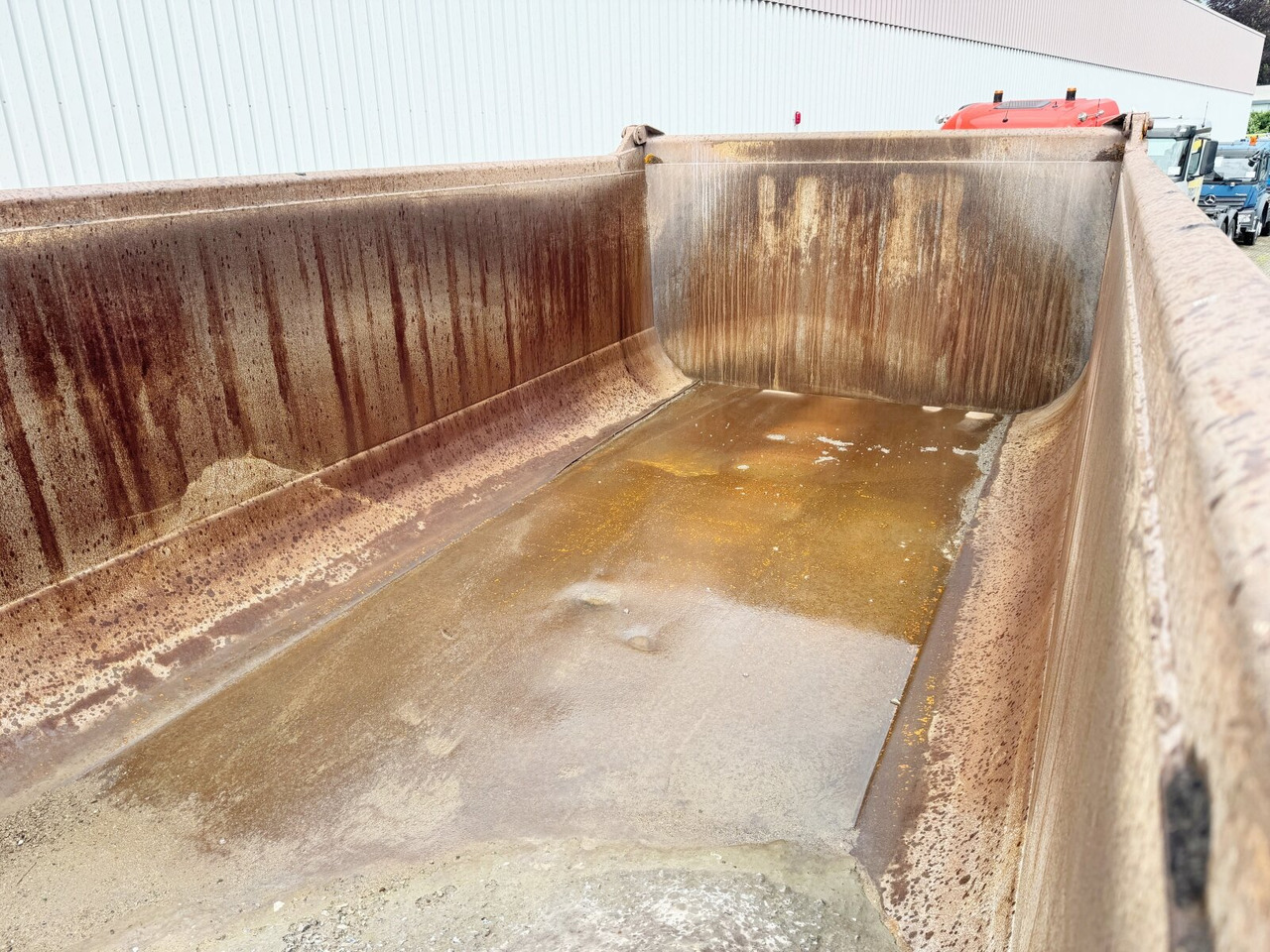ASTRA HHD8 86.48-80 8x6 ASTRA HHD8 86.48-80 8x6 Mulde ca. 24m³ - شاحنة التعدين: صورة 2 ASTRA HHD8 86.48-80 8x6 ASTRA HHD8 86.48-80 8x6 Mulde ca. 24m³ - شاحنة التعدين: صورة 2