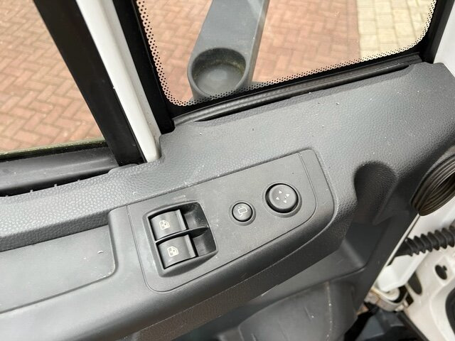 EuroCargo ML140E28 4x2 EuroCargo ML140E28 4x2, 41 cbm - شاحنة مقفلة: صورة 3 EuroCargo ML140E28 4x2 EuroCargo ML140E28 4x2, 41 cbm - شاحنة مقفلة: صورة 3