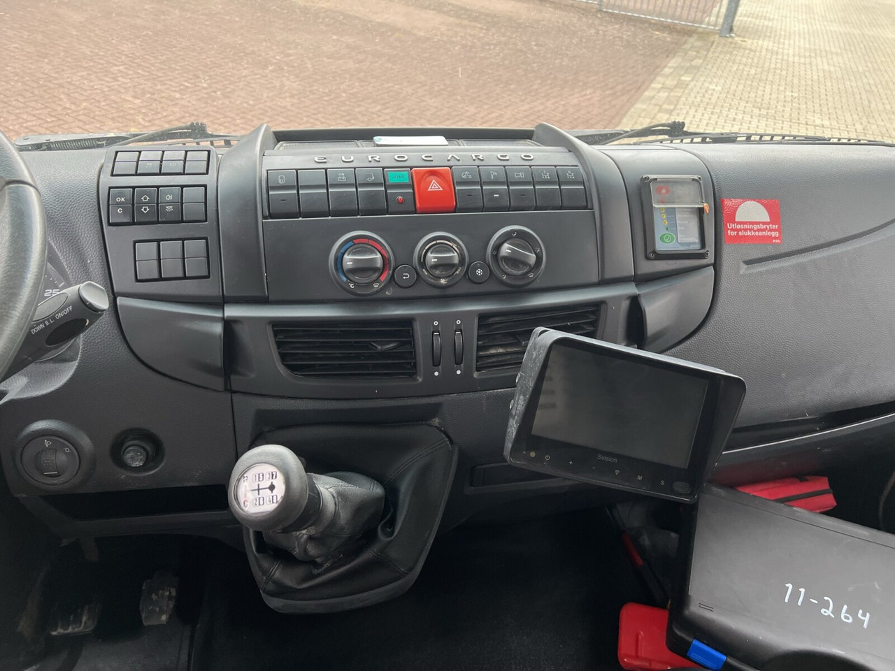 EuroCargo ML190EL32 4x2 EuroCargo ML190EL32 4x2 - شاحنة قلاب: صورة 4 EuroCargo ML190EL32 4x2 EuroCargo ML190EL32 4x2 - شاحنة قلاب: صورة 4