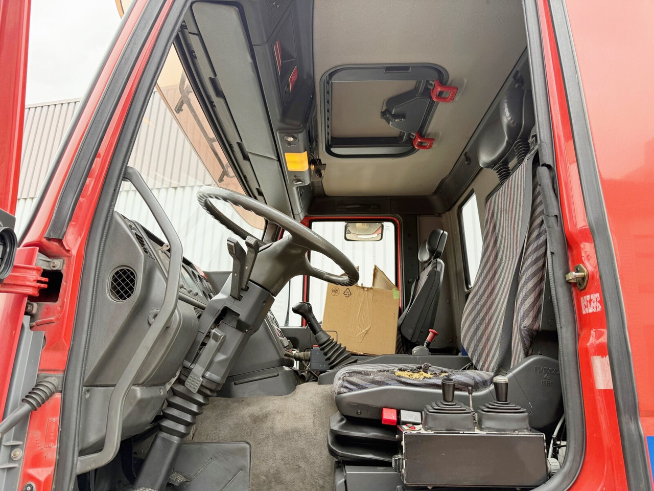 EuroTech 240E38 6x2-4 EuroTech 240E38 6x2-4, Lift-/Lenkachse, Seilwinde, Kran Hiab 100 - شاحنة ذات خطاف, شاحنة كرين: صورة 3 EuroTech 240E38 6x2-4 EuroTech 240E38 6x2-4, Lift-/Lenkachse, Seilwinde, Kran Hiab 100 - شاحنة ذات خطاف, شاحنة كرين: صورة 3