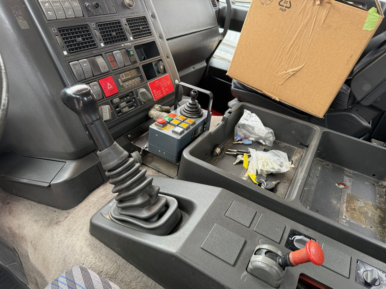 EuroTech 240E38 6x2-4 EuroTech 240E38 6x2-4, Lift-/Lenkachse, Seilwinde, Kran Hiab 100 - شاحنة ذات خطاف, شاحنة كرين: صورة 5 EuroTech 240E38 6x2-4 EuroTech 240E38 6x2-4, Lift-/Lenkachse, Seilwinde, Kran Hiab 100 - شاحنة ذات خطاف, شاحنة كرين: صورة 5