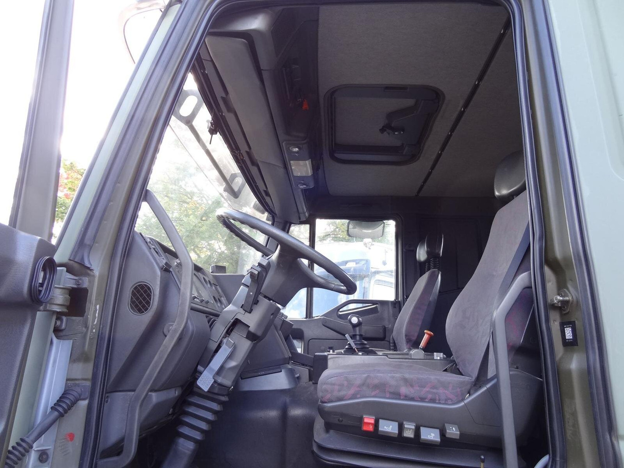 EuroTrakker 260E44W 6X6 EuroTrakker 260E44W 6X6, Retarder, ADR - شاحنة هيكل كابينة: صورة 5 EuroTrakker 260E44W 6X6 EuroTrakker 260E44W 6X6, Retarder, ADR - شاحنة هيكل كابينة: صورة 5