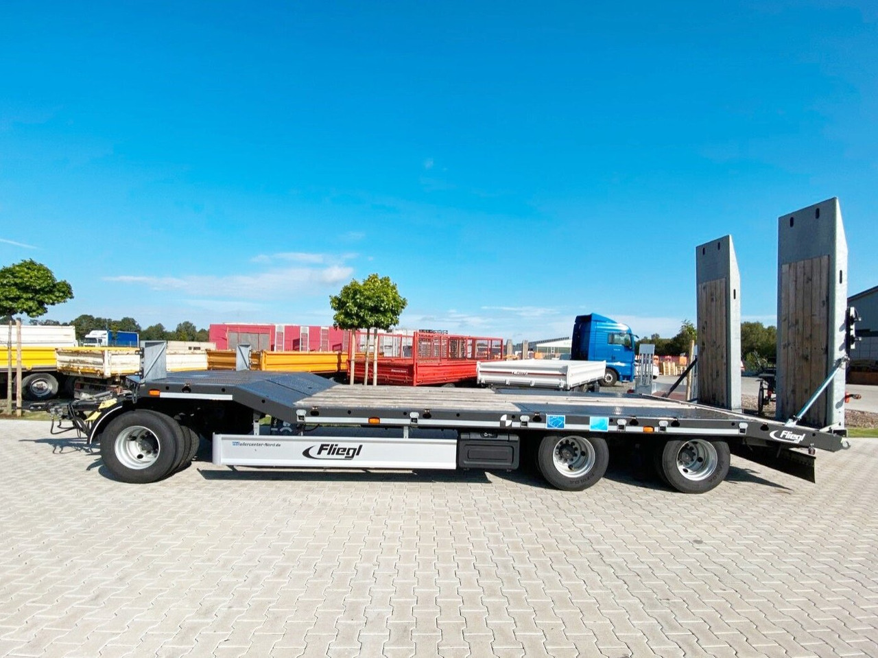 Fliegl DTS-S 300 DTS-S 300, verbreiterbar auf 3,05m - مقطورة مسطحة منخفضة: صورة 1 Fliegl DTS-S 300 DTS-S 300, verbreiterbar auf 3,05m - مقطورة مسطحة منخفضة: صورة 1