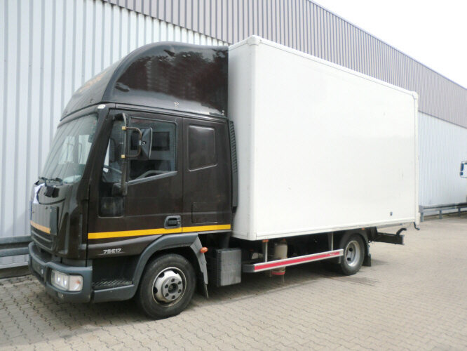 Iveco EuroCargo 75 E 17/4x2 EuroCargo 75 E 17/4x2, 6x VORHANDEN! - شاحنة مقفلة: صورة 1 Iveco EuroCargo 75 E 17/4x2 EuroCargo 75 E 17/4x2, 6x VORHANDEN! - شاحنة مقفلة: صورة 1