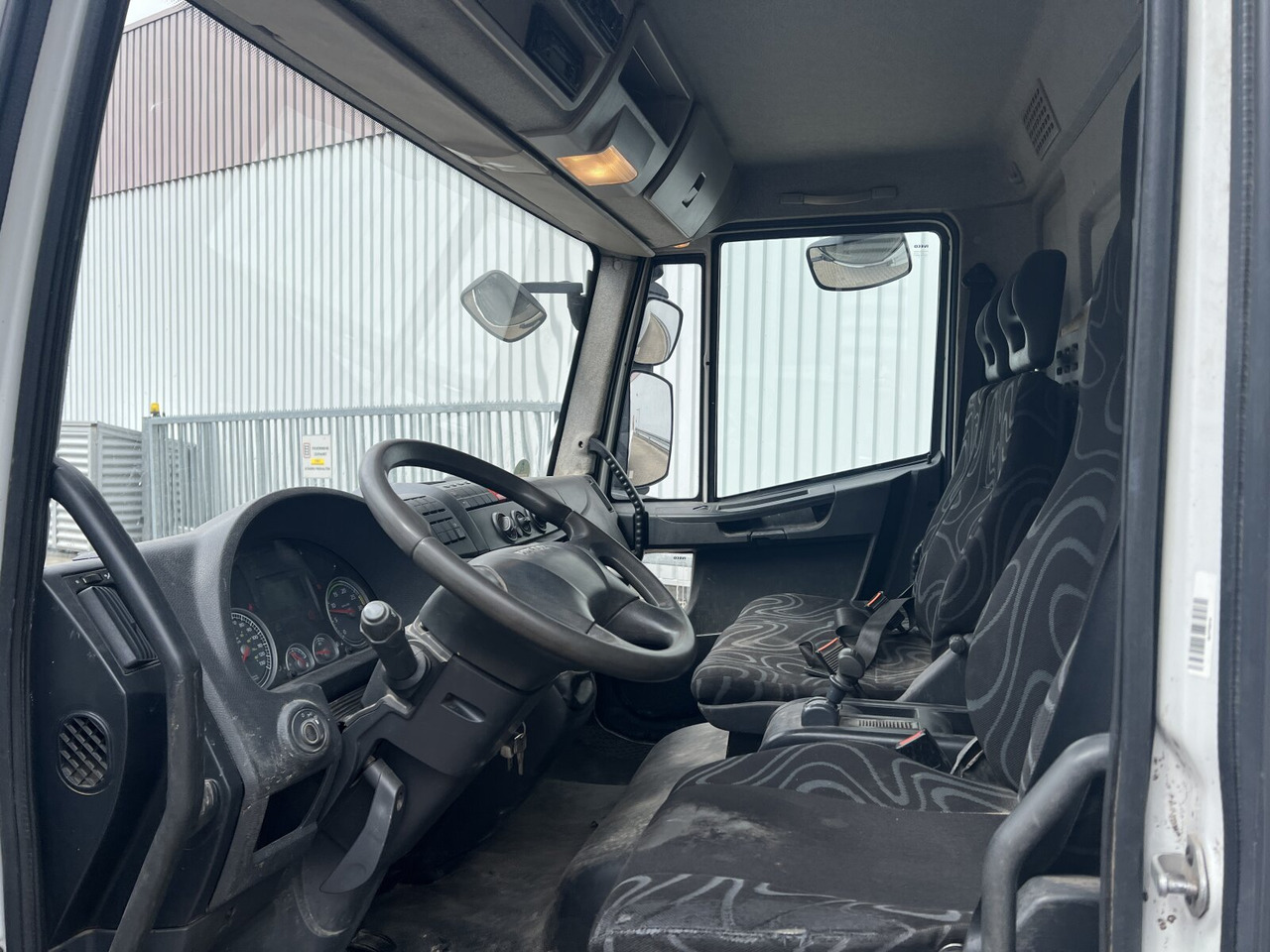 Iveco EuroCargo 75E18 4x2 EuroCargo 75E18 4x2, EEV - شاحنات مسطحة: صورة 5 Iveco EuroCargo 75E18 4x2 EuroCargo 75E18 4x2, EEV - شاحنات مسطحة: صورة 5