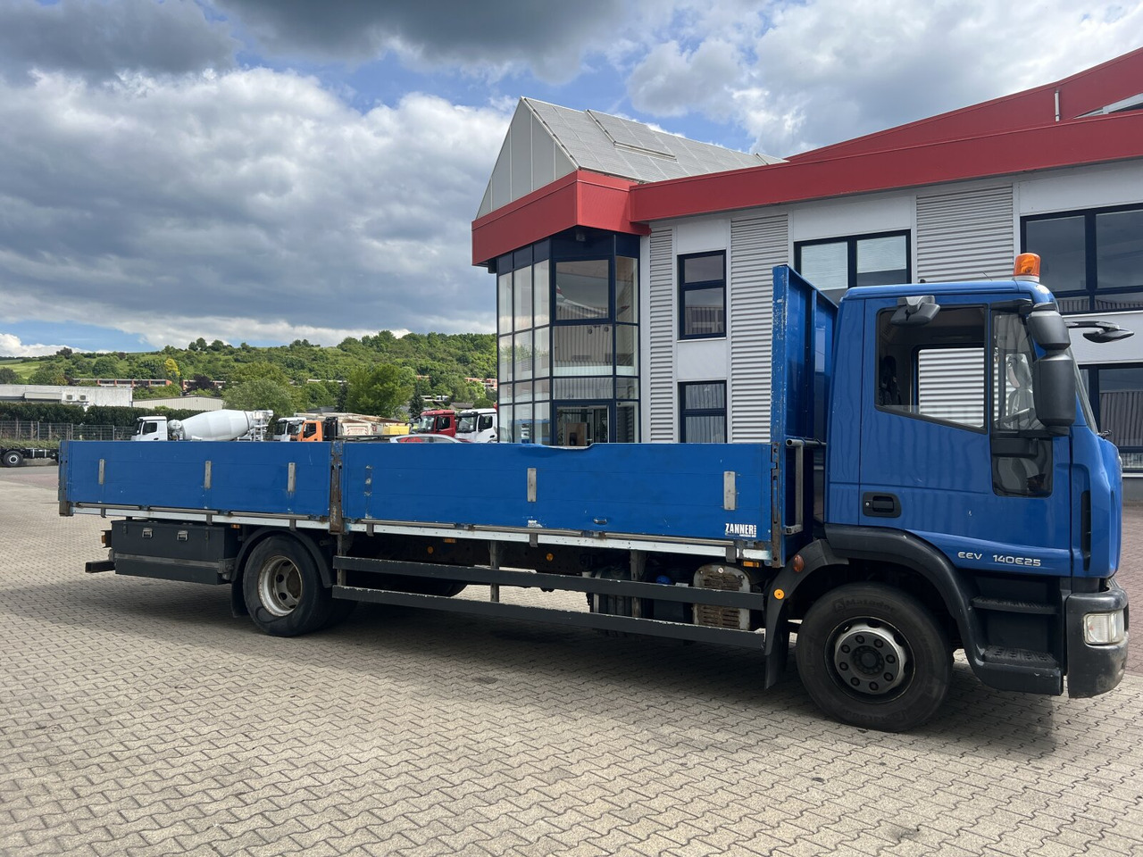 شاحنات مسطحة Iveco EuroCargo ML140E25/P 4x2 EuroCargo ML140E25/P 4x2, EEV, 6-Zylinder, 2x AHK: صورة 9