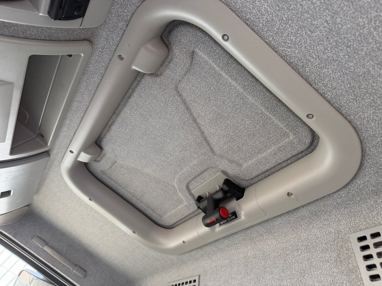 شاحنة ذات خطاف Iveco EuroCargo ML75E16 4x2 EuroCargo ML75E16 4x2, City-Abroller: صورة 6 شاحنة ذات خطاف Iveco EuroCargo ML75E16 4x2 EuroCargo ML75E16 4x2, City-Abroller: صورة 6