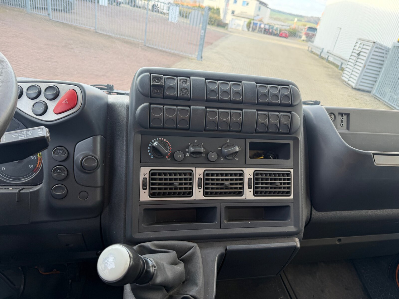Iveco EuroCargo ML80E18K 4x2 EuroCargo ML80E18K 4x2 - شاحنة قلاب: صورة 5 Iveco EuroCargo ML80E18K 4x2 EuroCargo ML80E18K 4x2 - شاحنة قلاب: صورة 5