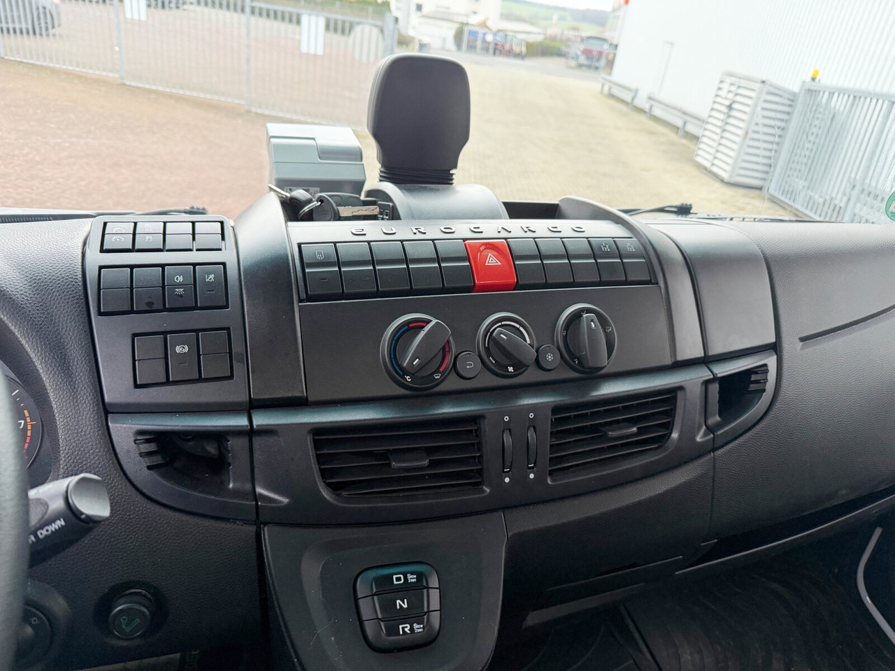 Iveco ML180E32 4x2 ML180E32 4x2 - شاحنة قلاب: صورة 4 Iveco ML180E32 4x2 ML180E32 4x2 - شاحنة قلاب: صورة 4