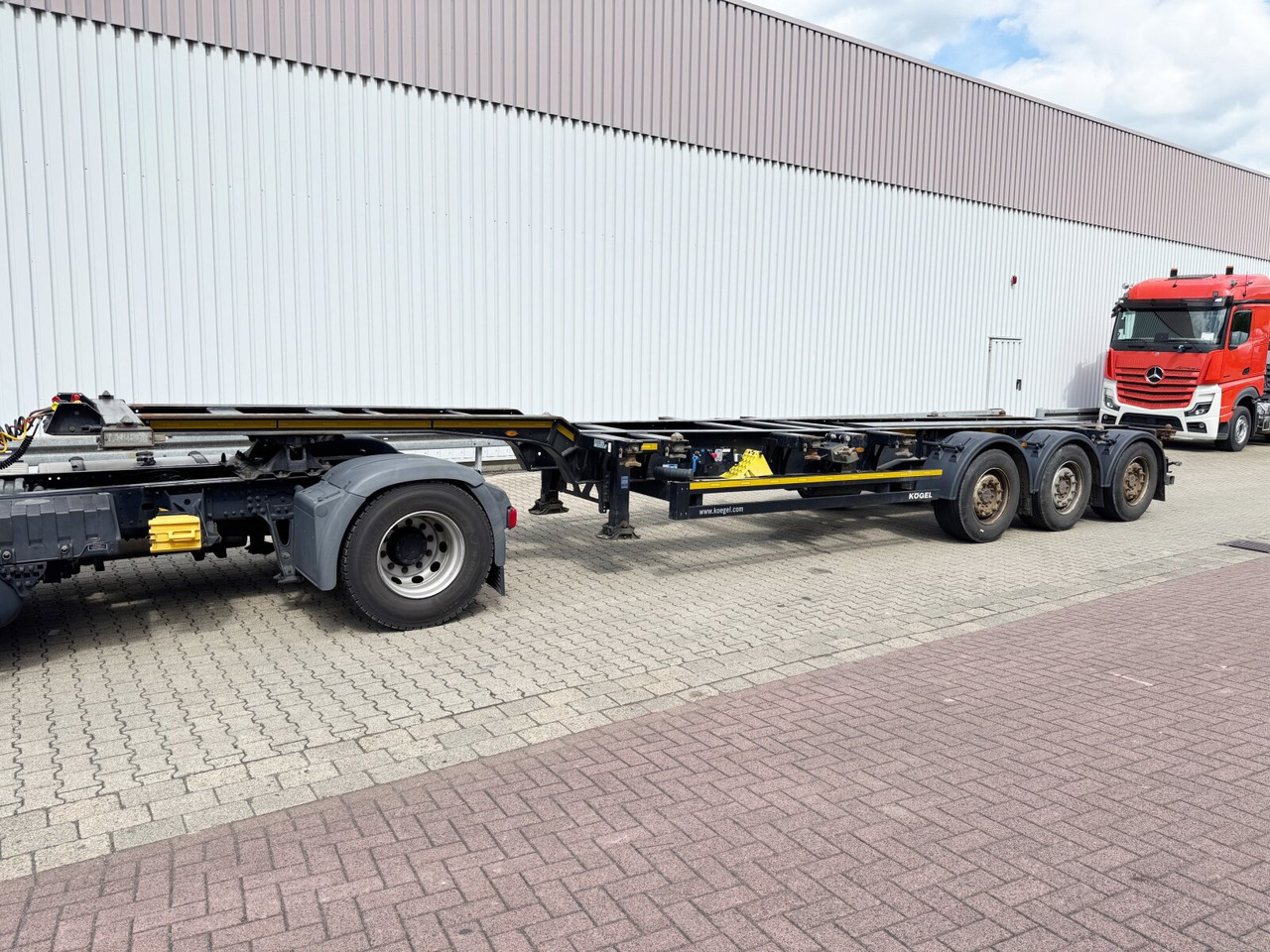 Kögel Port 45 Simplex Container-Chassis Port 45 Simplex, Container-Chassis, 20/2x20/30/40/45 Fuß, ausziehbar - نصف مقطورة: صورة 1 Kögel Port 45 Simplex Container-Chassis Port 45 Simplex, Container-Chassis, 20/2x20/30/40/45 Fuß, ausziehbar - نصف مقطورة: صورة 1