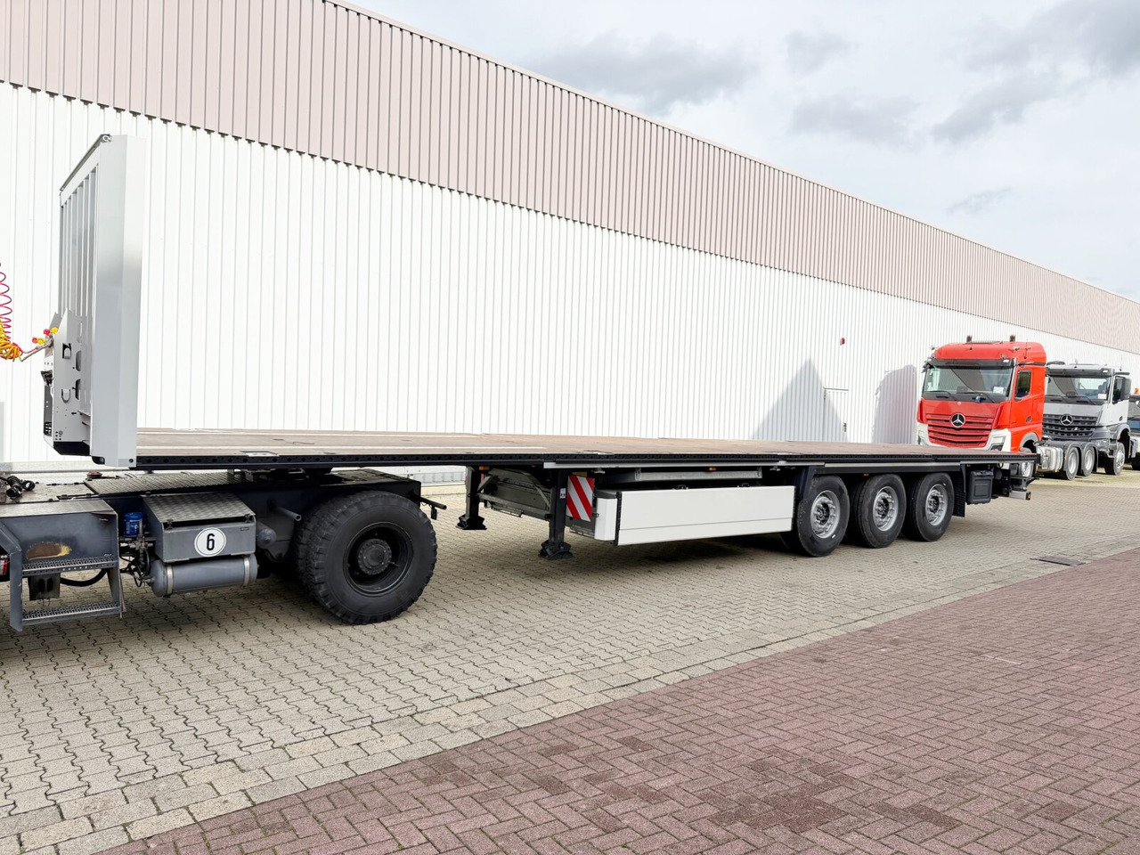Krone SDP 27 SDP 27, Liftachse, Twist-Locks, 20/2x20/40Fuß, Neuwertig! - نصف مقطورة مسطحة: صورة 1 Krone SDP 27 SDP 27, Liftachse, Twist-Locks, 20/2x20/40Fuß, Neuwertig! - نصف مقطورة مسطحة: صورة 1