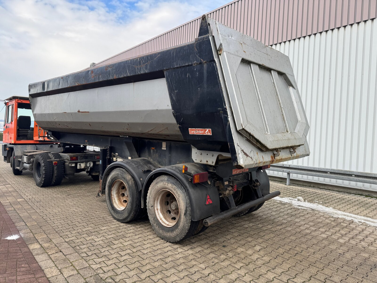Langendorf SKA-HS 18/27 SKA-HS 18/27, Stahlmulde ca. 24m³ - قلابة نصف مقطورة نصف مقطورة قلابة: صورة 5 Langendorf SKA-HS 18/27 SKA-HS 18/27, Stahlmulde ca. 24m³ - قلابة نصف مقطورة نصف مقطورة قلابة: صورة 5