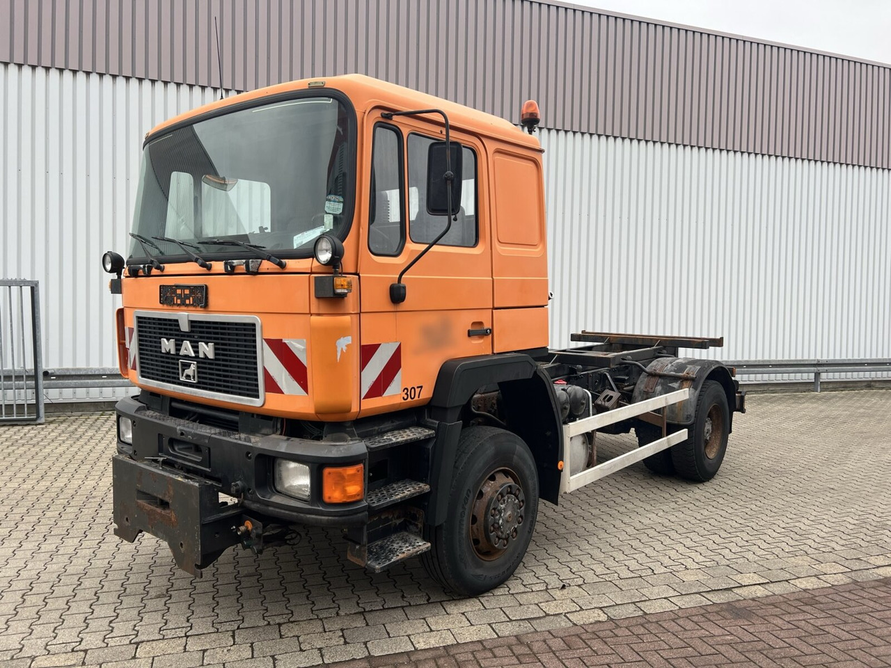 MAN 19.292/402 FAK 4x4 BB 19.292/402 FAK 4x4 BB, 6-Zylinder, Winterdienstausstattung - شاحنة هيكل كابينة: صورة 1 MAN 19.292/402 FAK 4x4 BB 19.292/402 FAK 4x4 BB, 6-Zylinder, Winterdienstausstattung - شاحنة هيكل كابينة: صورة 1