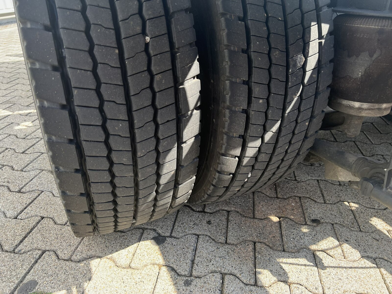 MAN 25/18.284 6x2-4 LL 25/18.284 6x2-4 LL,Kran HMF 1113 K3, Funk, Retarder - شاحنة ذات خطاف, شاحنة كرين: صورة 3 MAN 25/18.284 6x2-4 LL 25/18.284 6x2-4 LL,Kran HMF 1113 K3, Funk, Retarder - شاحنة ذات خطاف, شاحنة كرين: صورة 3