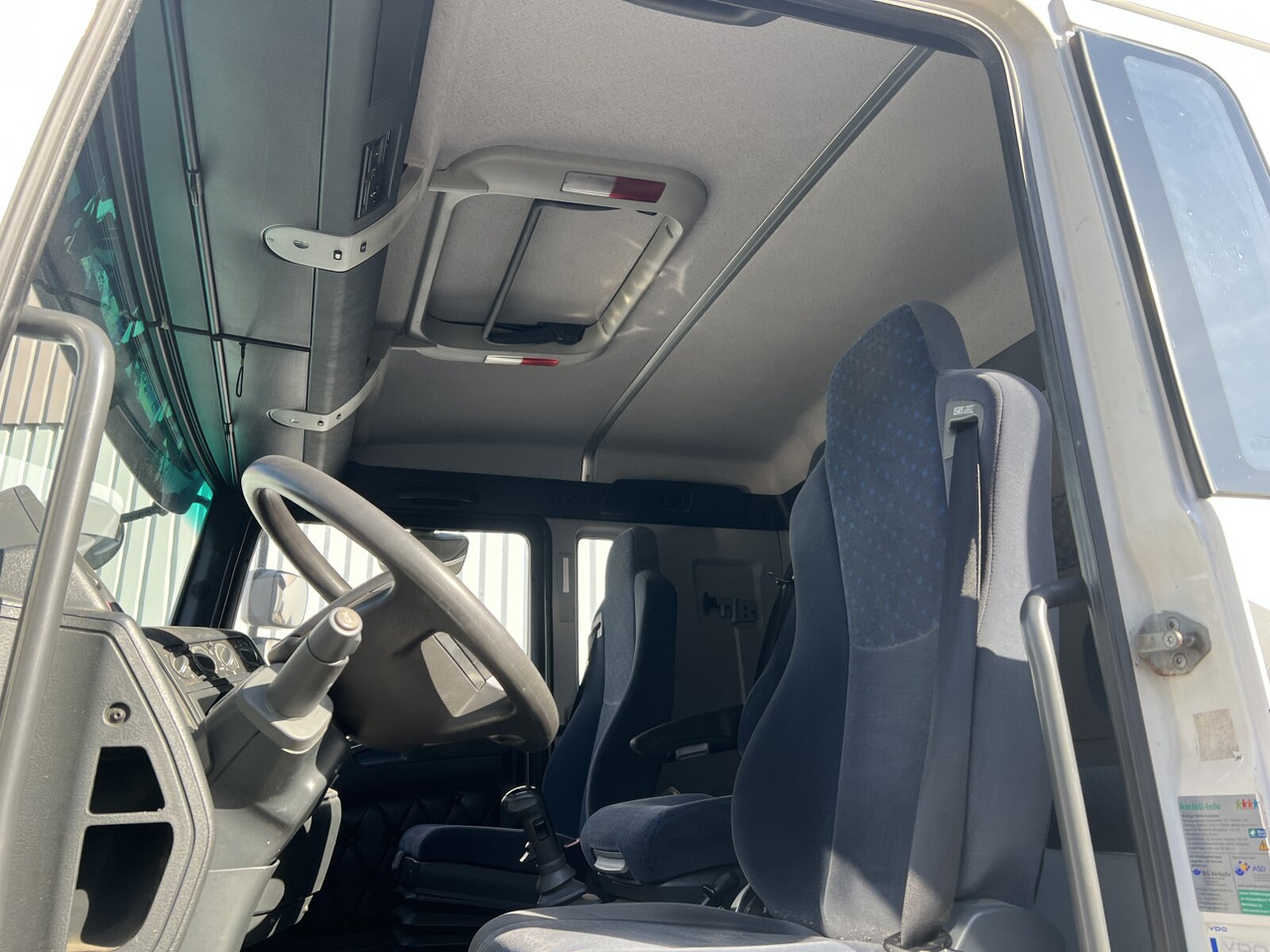 MAN TGA 18.350 4x2 LL TGA 18.350 4x2 LL, Fahrschulausstattung - شاحنة: صورة 3 MAN TGA 18.350 4x2 LL TGA 18.350 4x2 LL, Fahrschulausstattung - شاحنة: صورة 3