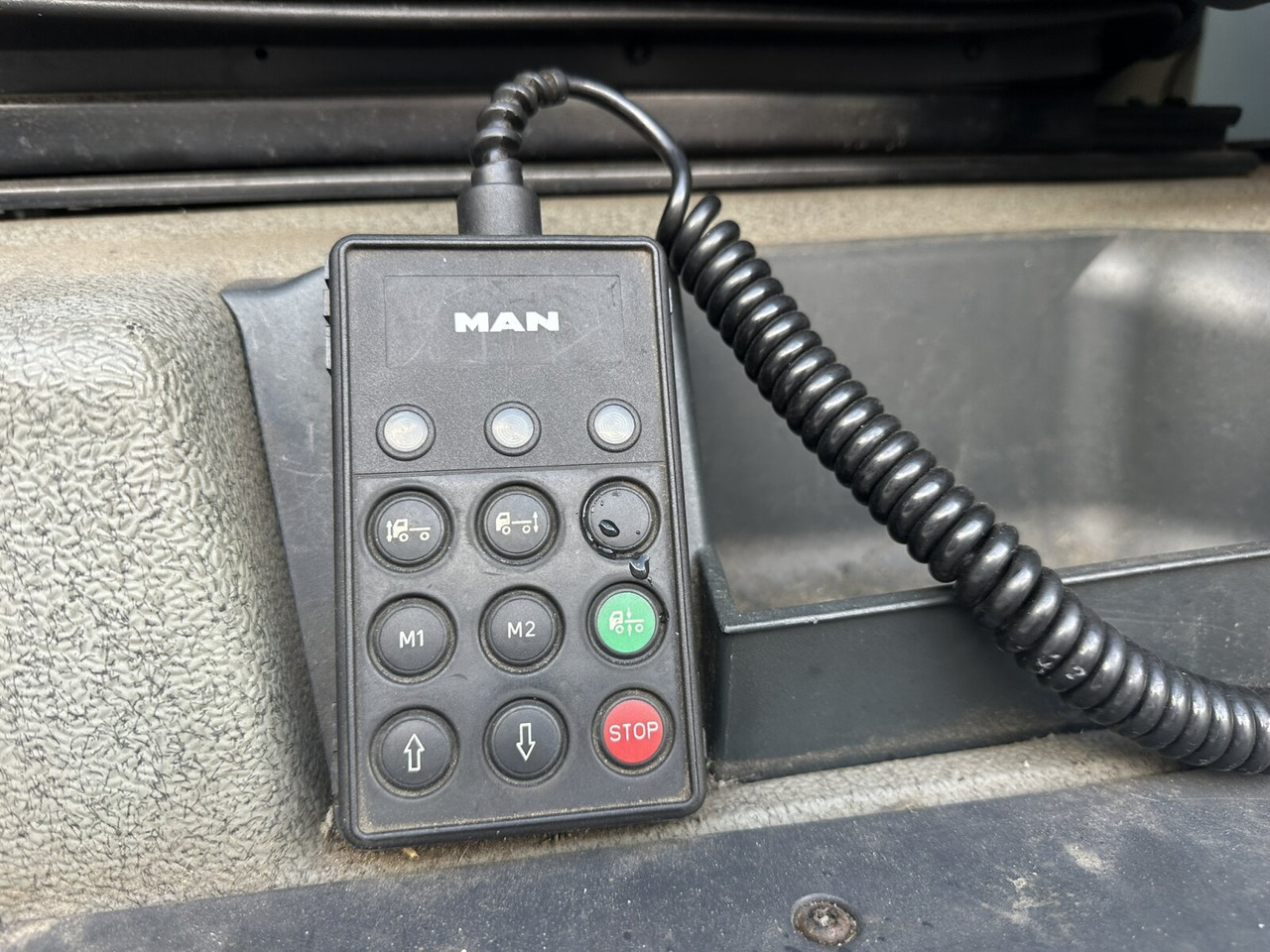 MAN TGA 18.350 4x2 LL TGA 18.350 4x2 LL, Fahrschulausstattung - شاحنة: صورة 5 MAN TGA 18.350 4x2 LL TGA 18.350 4x2 LL, Fahrschulausstattung - شاحنة: صورة 5