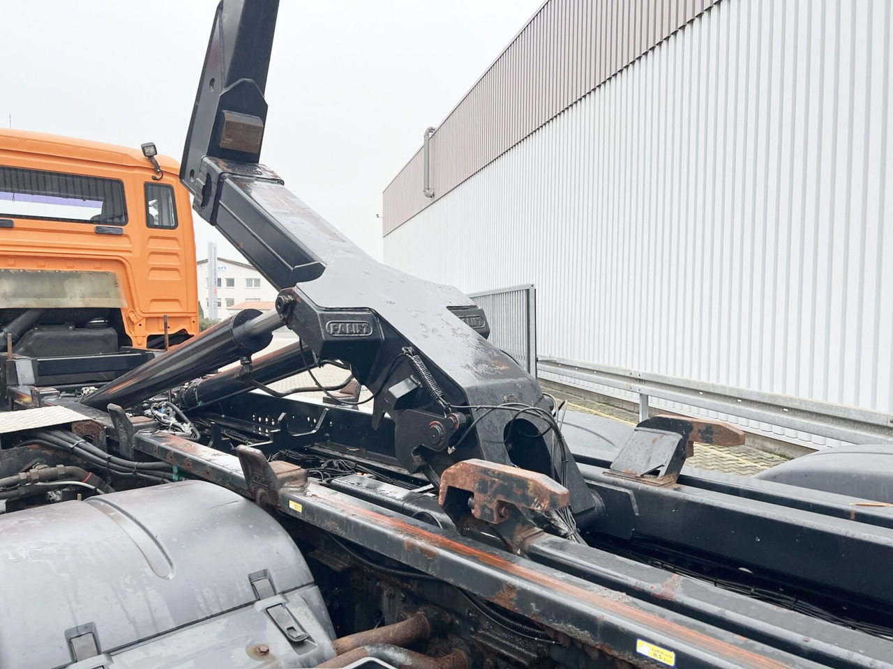 MAN TGA 26.350 6x2-2 BL TGA 26.350/400 6x2-2 BL, Lenk-/Liftachse - شاحنة ذات خطاف: صورة 5 MAN TGA 26.350 6x2-2 BL TGA 26.350/400 6x2-2 BL, Lenk-/Liftachse - شاحنة ذات خطاف: صورة 5