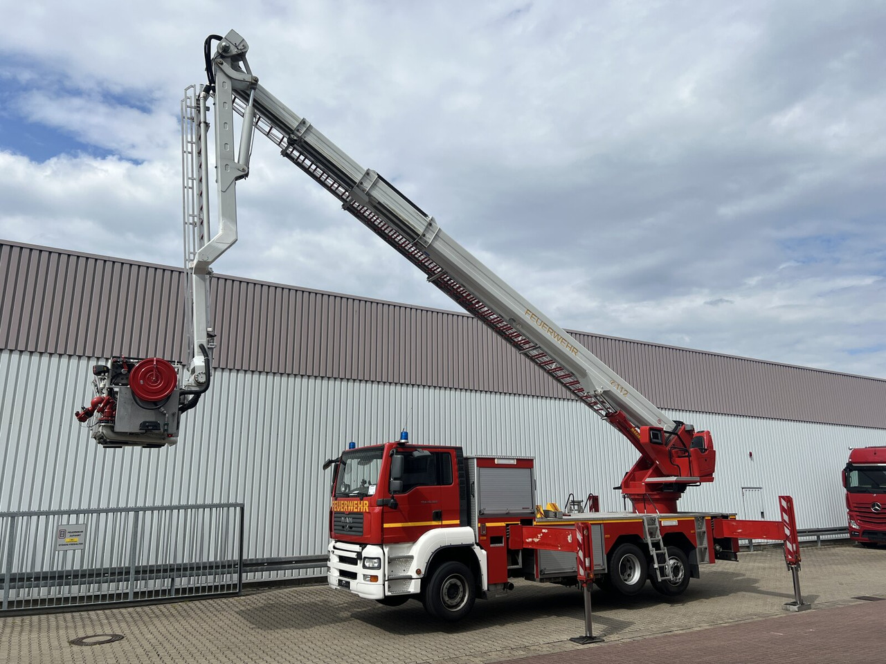 MAN TGA 26.360 6x2-2 LL, Magirus ALP 375 TGA 26.360 6x2-2 LL, Magirus ALP 375 - سيارة اسعاف: صورة 1 MAN TGA 26.360 6x2-2 LL, Magirus ALP 375 TGA 26.360 6x2-2 LL, Magirus ALP 375 - سيارة اسعاف: صورة 1