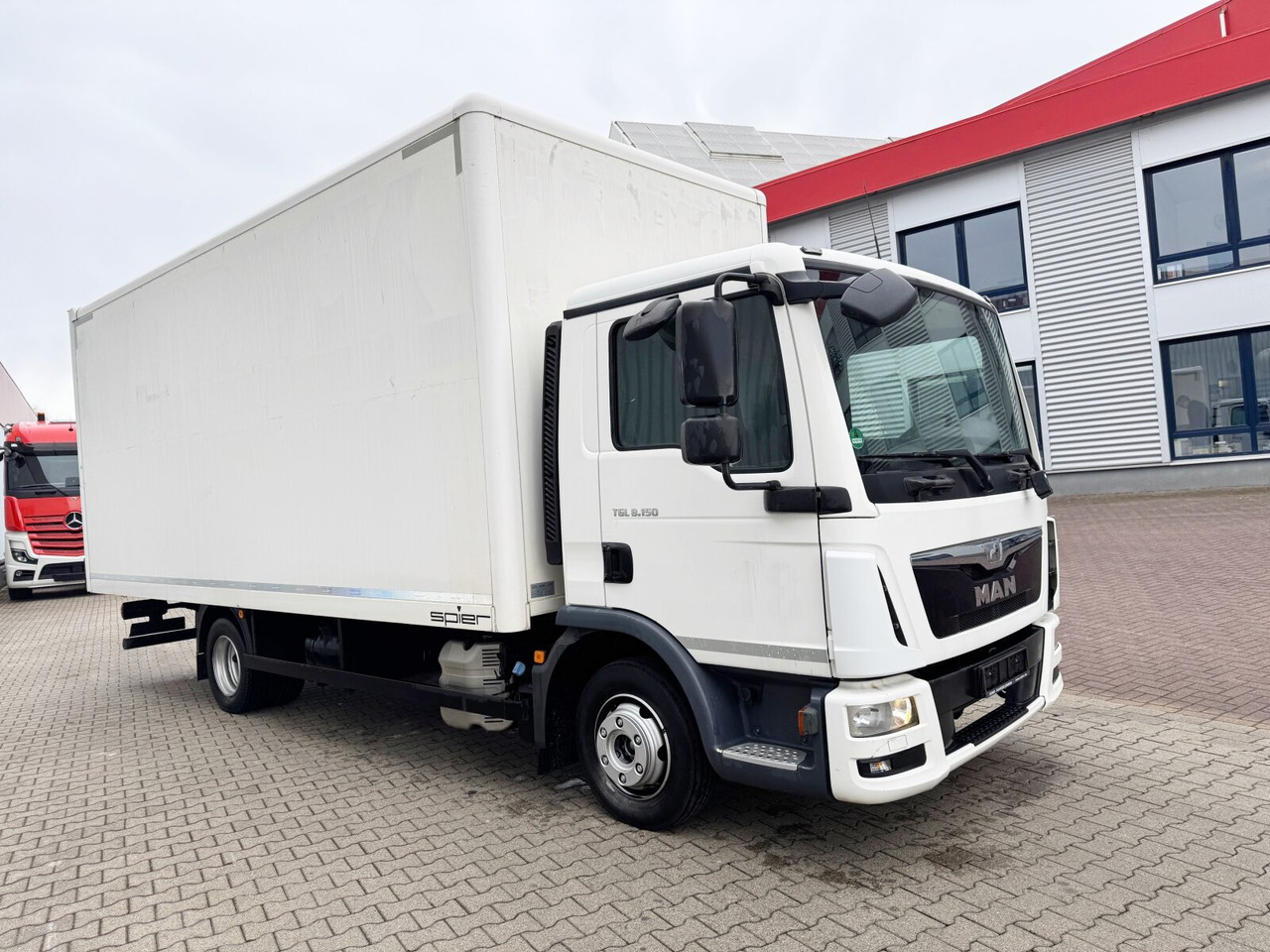 Interior photo 2: شاحنة مقفلة MAN TGL 8.150/180 4x2 BL TGL 8.150/180 4x2 BL, Möbelkoffer mit Rolltor