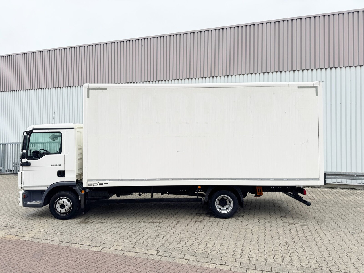 MAN TGL 8.150 4x2 BL TGL 8.150 4x2 BL, Möbelkoffer mit Rolltor - شاحنة مقفلة: صورة 2 MAN TGL 8.150 4x2 BL TGL 8.150 4x2 BL, Möbelkoffer mit Rolltor - شاحنة مقفلة: صورة 2