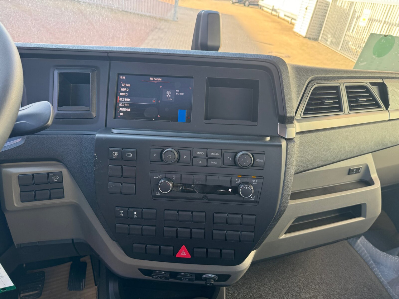 MAN TGL 8.190 4x2 BB CH TGL 8.190 4x2 BB CH, Nebenantrieb, 2x VORHANDEN - شاحنة هيكل كابينة: صورة 4 MAN TGL 8.190 4x2 BB CH TGL 8.190 4x2 BB CH, Nebenantrieb, 2x VORHANDEN - شاحنة هيكل كابينة: صورة 4